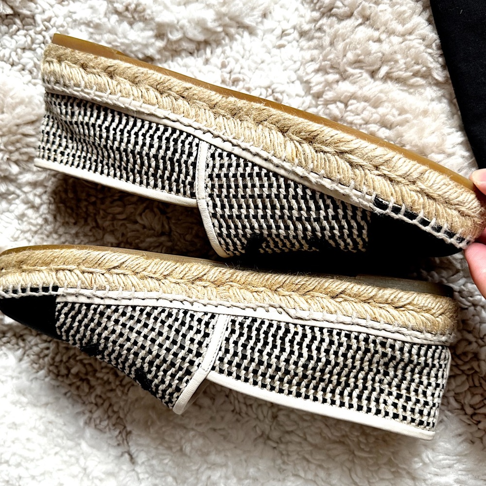 CHANEL WOVEN CAP TOE LEATHER WHITE BLACK LOAFER ESPADRILLE FLAT 40 10 - Picture 9 of 13